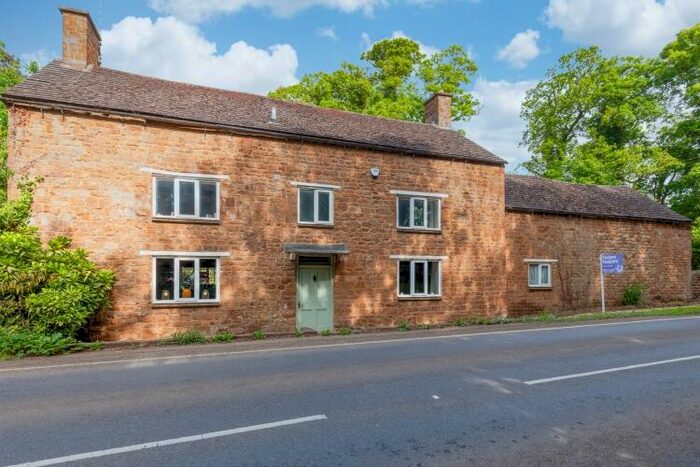 4 Bedroom Detached House To Rent In Main Road, Broughton, OX15