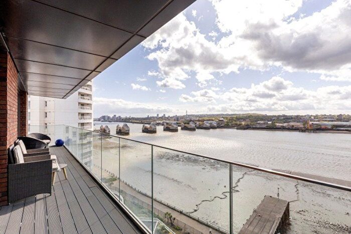 3 Bedroom Flat To Rent In Starboard Way, London, E16