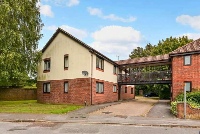 2 Bedroom Flat To Rent In Sandringham Road, Petersfield, Hampshire, GU32