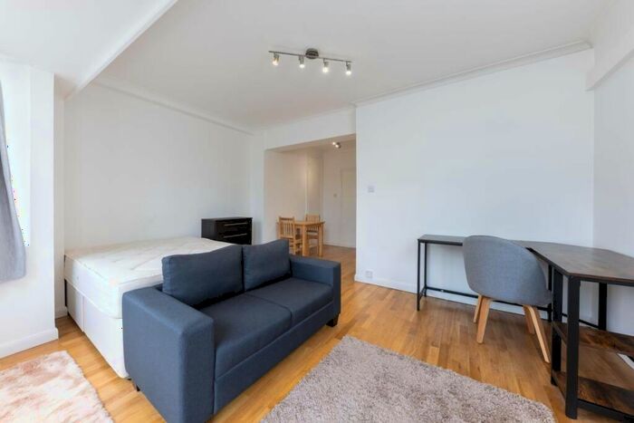 Studio To Rent In Warren Court, Euston Road, London, NW1