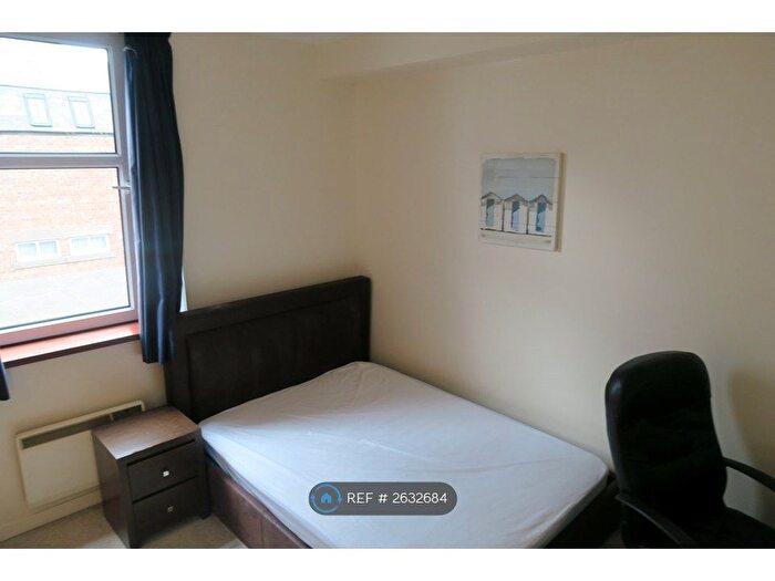 2 Bedroom Flat To Rent In Bon Accord Terrace, Aberdeen, AB11