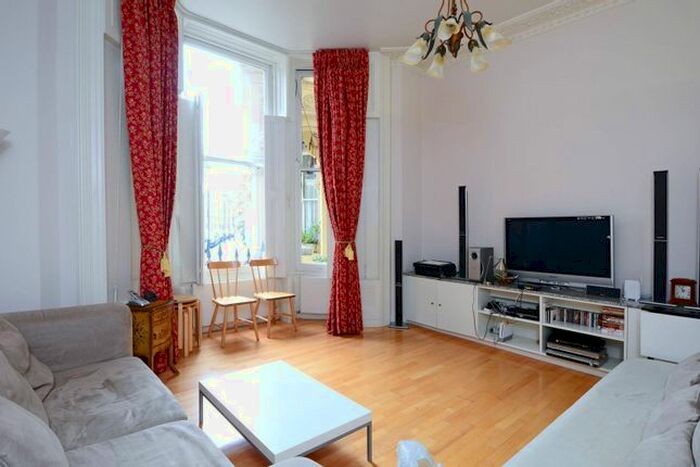 2 Bedroom Flat To Rent In Emperors Gate, South Kensington, London, SW7
