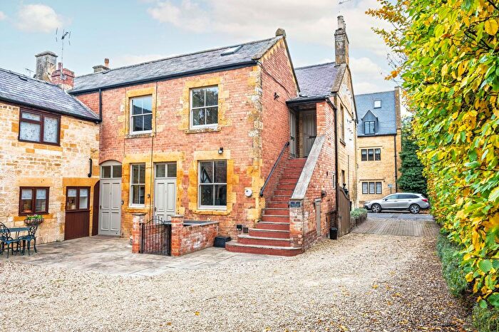 2 Bedroom Flat For Sale In New Road, Moreton-In-Marsh, GL56