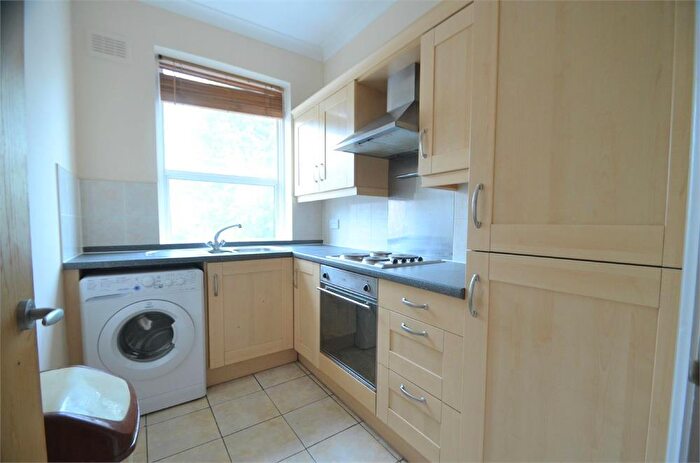 2 Bedroom Flat To Rent In Daws Lane, Mill Hill, NW7