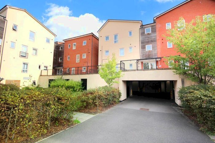 2 Bedroom Flat To Rent In Nicholson Park, Bracknell, RG12