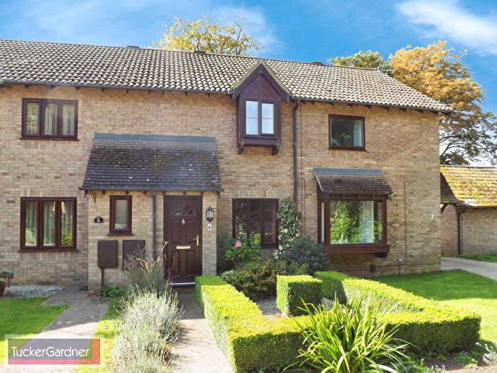 2 Bedroom Property To Rent In Kingfisher Close, Cambridge, CB22