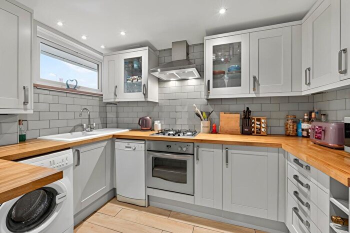 2 Bedroom Flat For Sale In Mortlake High Street, Mortlake, SW14