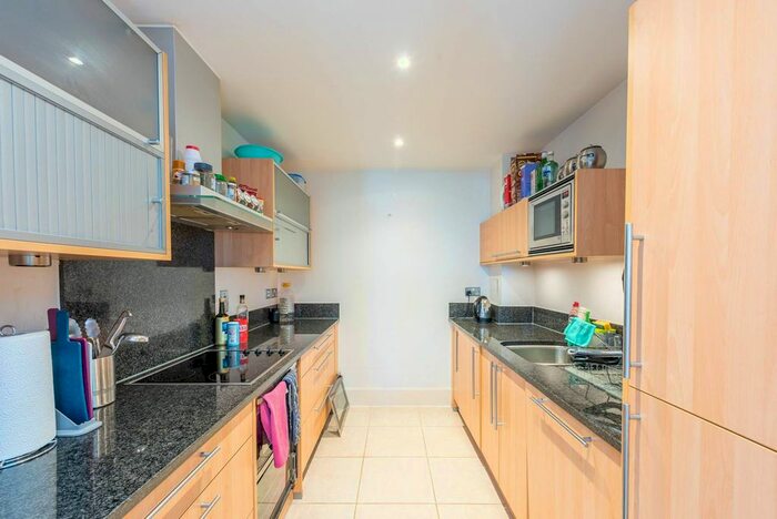 2 Bedroom Flat To Rent In Ensign House, Vauxhall, London, SW8
