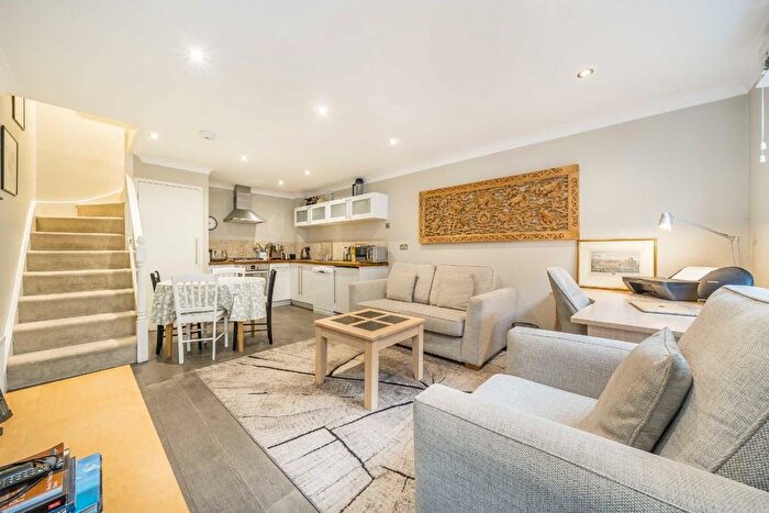 2 Bedroom Property To Rent In Shrewsbury Mews, London, W2