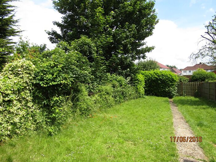 2 Bedroom Maisonette To Rent In Woodcock Hill, Harrow, HA3