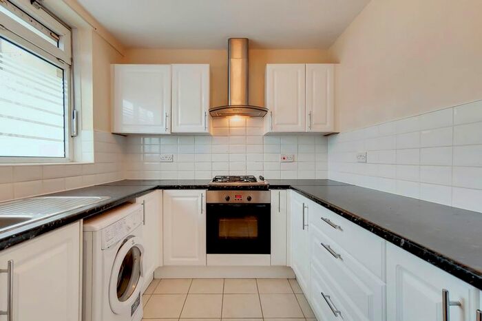 2 Bedroom Flat To Rent In Frimley Way, London, E1