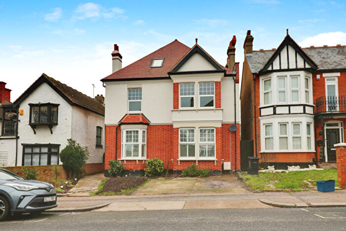2 Bedroom Flat To Rent In Cossington Road, Westcliff-on-sea, SS0