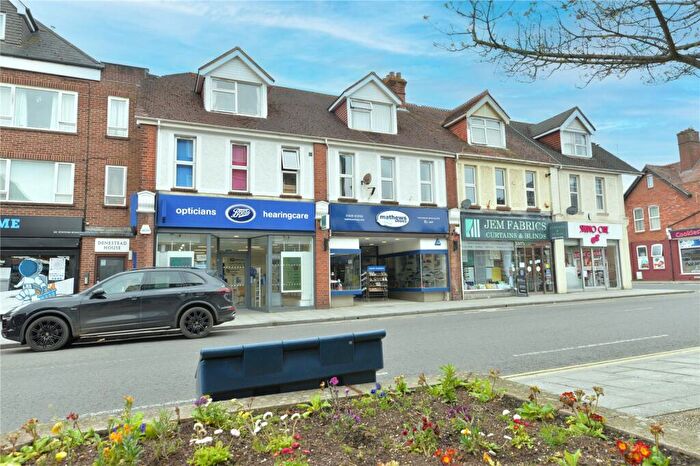 2 Bedroom Apartment For Sale In Station Road, New Milton, Hampshire, BH25