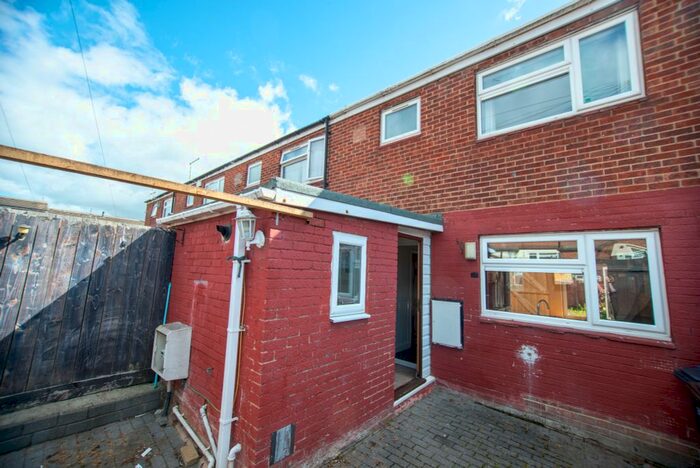 3 Bedroom Terraced House To Rent In Ladyside Close, Hull, HU7
