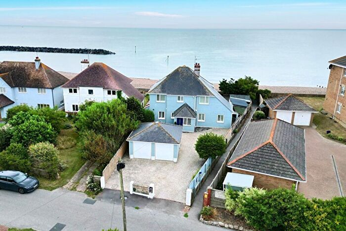 4 Bedroom Detached House For Sale In Southdean Close, Middleton-On-Sea, PO22