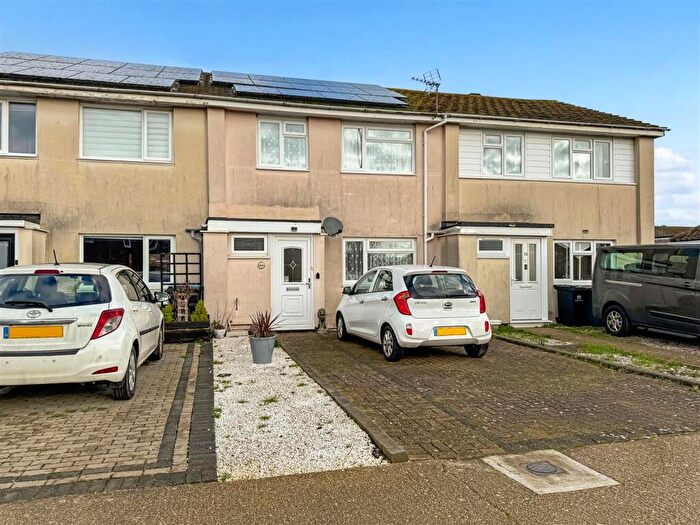 3 Bedroom Terraced House For Sale In Courtwick Road, Littlehampton, BN17