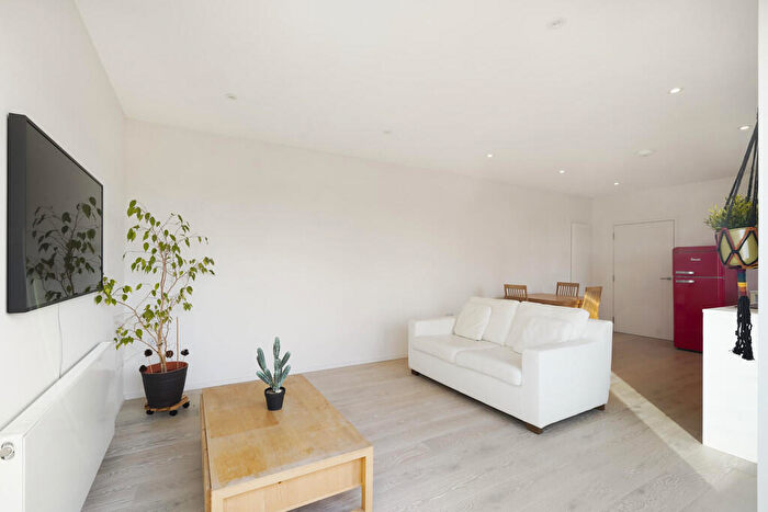 1 Bedroom Flat For Sale In Nicoll Road, London, NW10