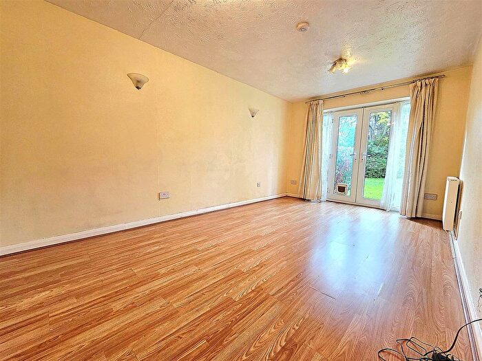 1 Bedroom Flat To Rent In Frensham Close, Southall, UB1