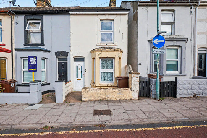 2 Bedroom End Of Terrace House To Rent In Gillingham, ME7