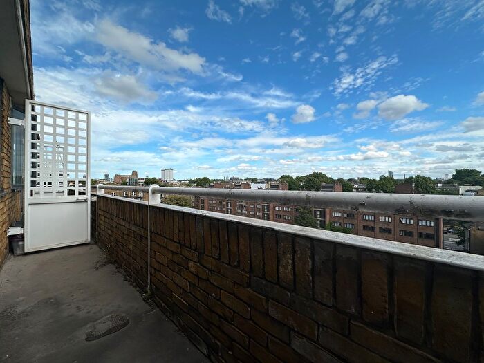 2 Bedroom Flat To Rent In Chesterton Square, London, W8