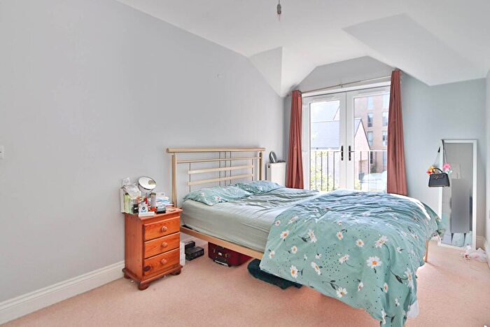 2 Bedroom Flat To Rent In Alric Avenue, New Malden, KT3