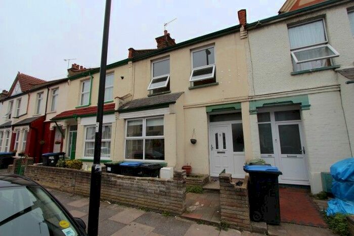 3 Bedroom Terraced House To Rent In Kingsway, Enfield, EN3