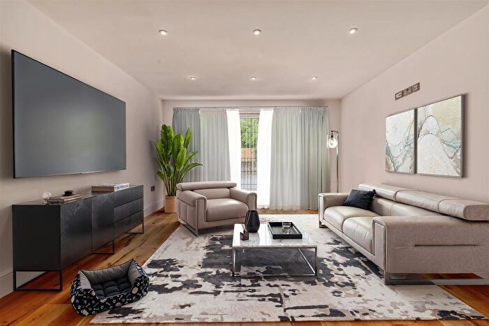 2 Bedroom Flat For Sale In Shenfield Road, Shenfield, Brentwood, CM15