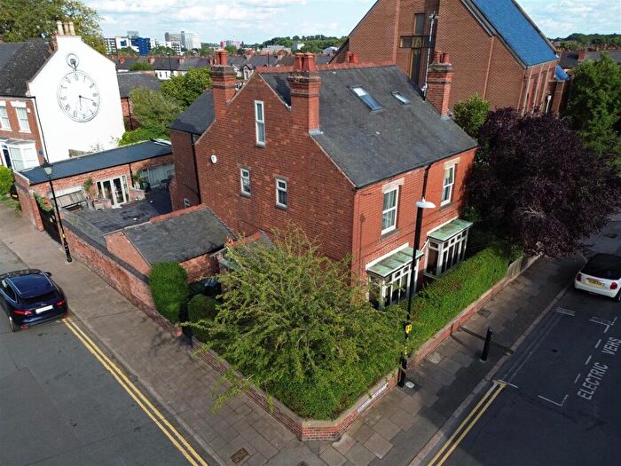 6 Bedroom Detached House For Sale In Craven Street, Chapelfields, Coventry, CV5