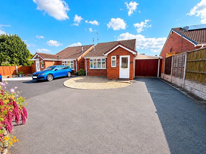 2 Bedroom Bungalow For Sale In Moss Grove, Kingswinford, DY6