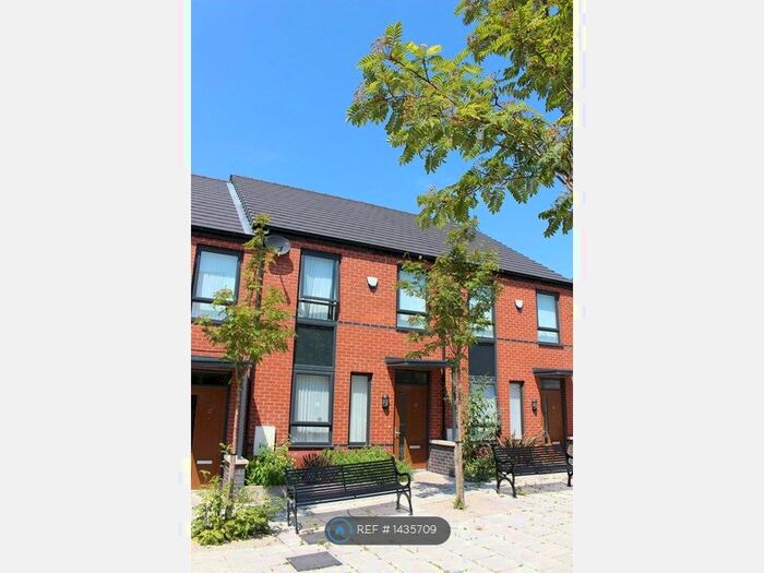 3 Bedroom Terraced House To Rent In Spinner Street, Stockport, SK1