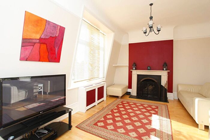 2 Bedroom Flat For Sale In Elgin Avenue, Maida Vale, London, W9