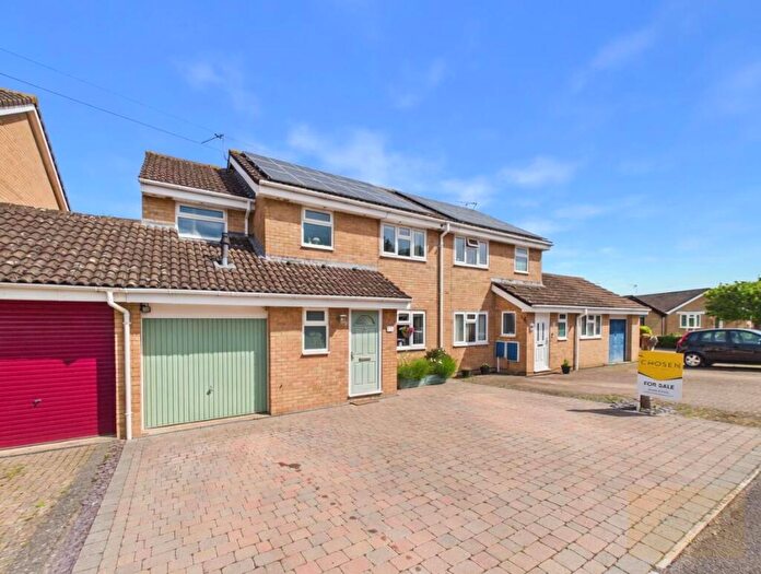 4 Bedroom Semi Detached House For Sale In Lilac Way, Quedgeley, Gloucester, GL2