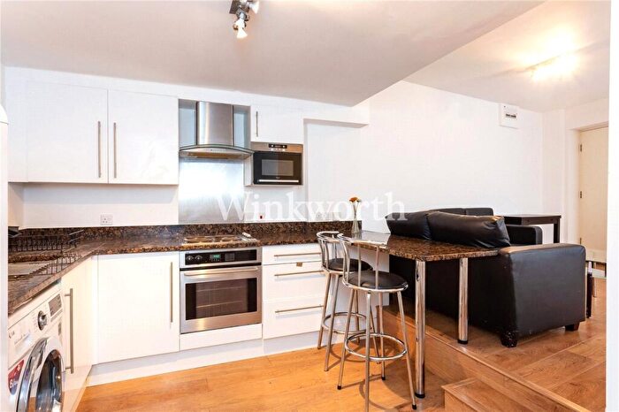 2 Bedroom Apartment To Rent In Finchley Road, Golders Green, London, NW11