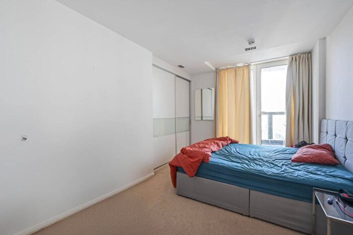 2 Bedroom Flat For Sale In Limeharbour, , Canary Wharf, London, E14