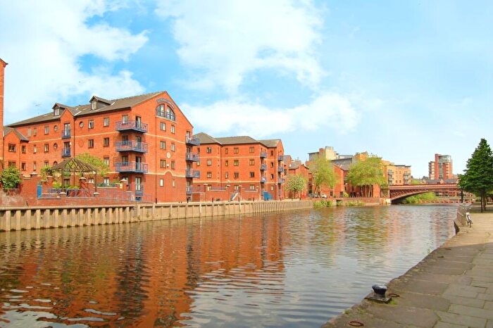 2 Bedroom Flat To Rent In Langtons Wharf, Leeds, West Yorkshire, Uk, LS2