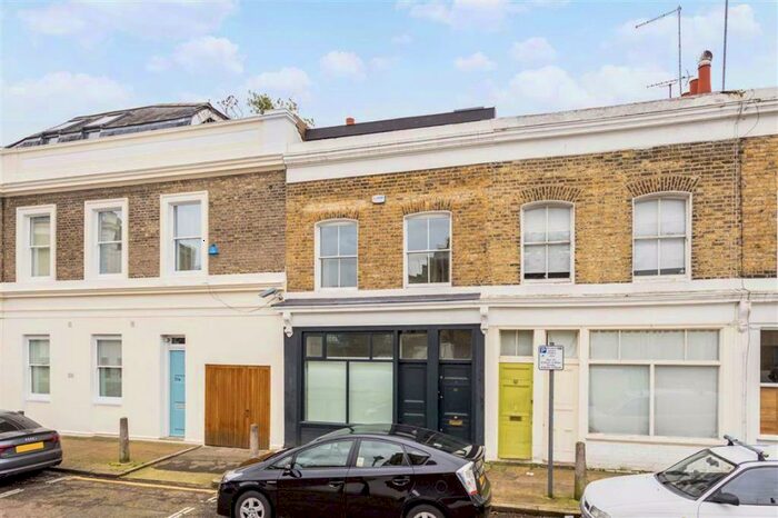 3 Bedroom Flat To Rent In Barnet Grove, Jesus Green, E2