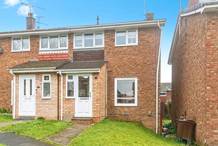 3 Bedroom Semi Detached House For Sale In Hamelyn Close, Basingstoke, Hampshire, RG21