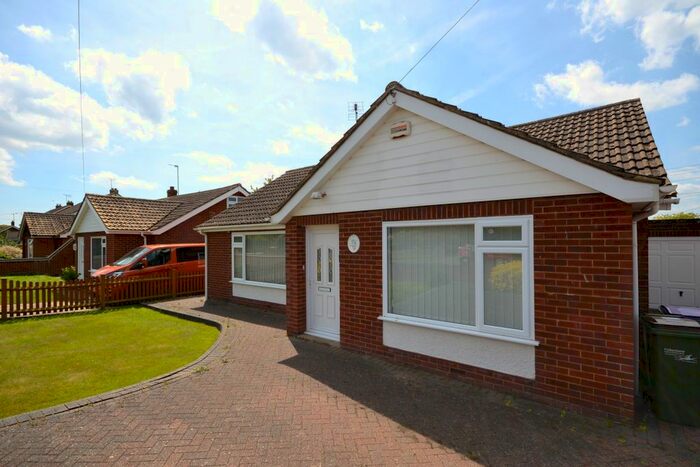 3 Bedroom Detached Bungalow To Rent In St. Marys Road, New Romney, TN28