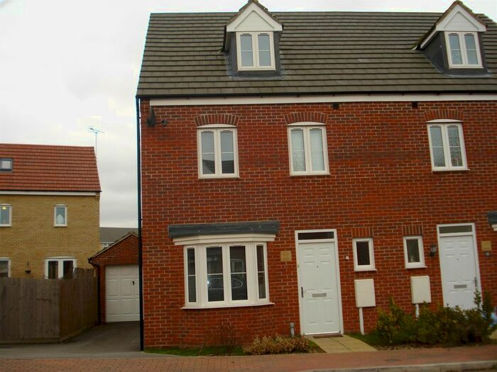 3 Bedroom Property To Rent In Lockhart Avenue, Oxley Park, Milton Keynes MK4