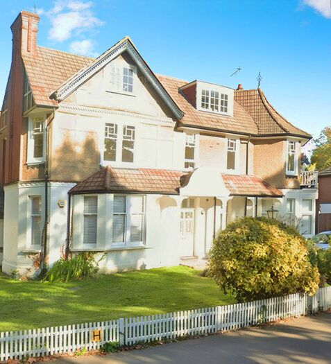 Studio To Rent In Swallowfields House, Lovelace Gardens, Surbiton, Surrey, KT6