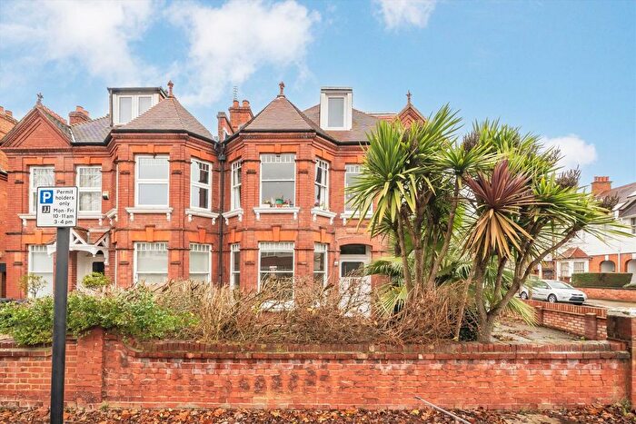 1 Bedroom Flat To Rent In Lyncroft Gardens, Northfields, W13