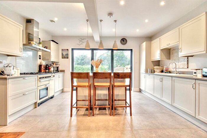 4 Bedroom Detached House For Sale In Madeira Avenue, Worthing, BN11