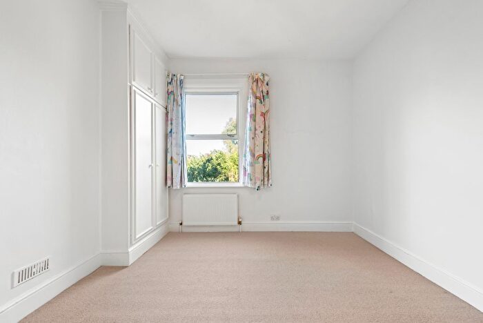 5 Bedroom Semi-detached House To Rent In Barrington Road, London, N8