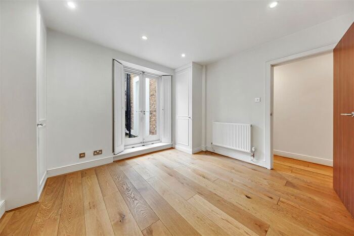 2 Bedroom Flat To Rent In Camden Road, London, NW1