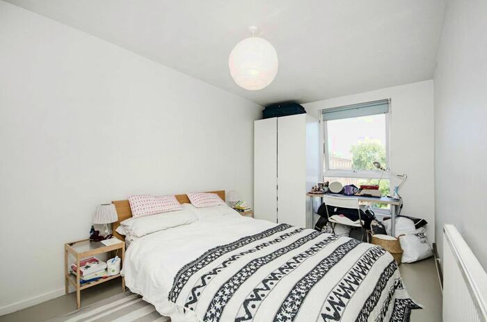 1 Bedroom Flat To Rent In Lansdowne Drive, London Fields, London, E8