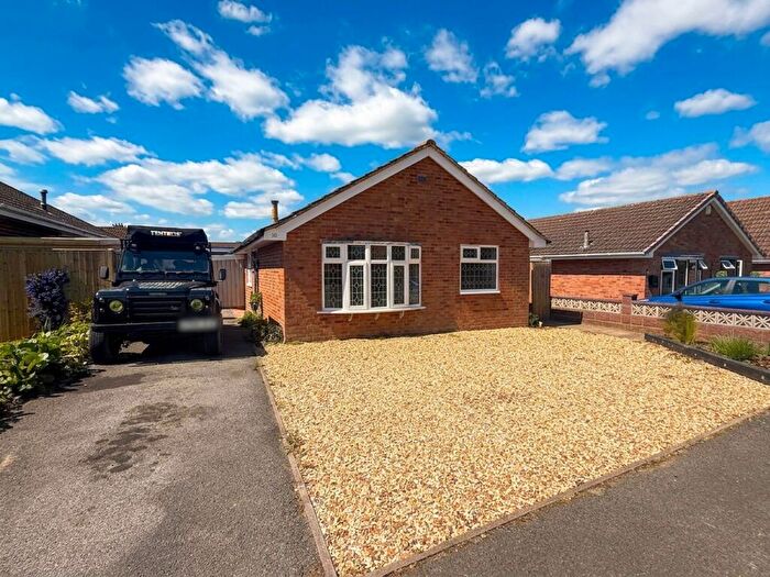 2 Bedroom Detached Bungalow For Sale In Sycamore Drive, Holbury, SO45