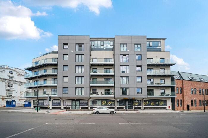 2 Bedroom Apartment For Sale In Royal Crescent Road, Royal Crescent Apartments, SO14