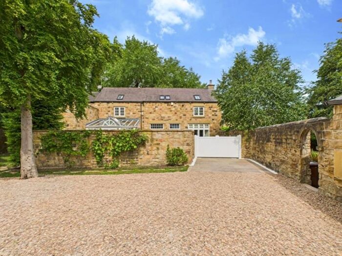 3 Bedroom Detached House For Sale In The Coach House Aberford Road, Oulton, Leeds, LS26