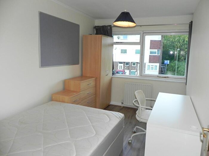 3 Bedroom Semi-Detached House To Rent In Guildford Park Avenue, Guildford, Surrey, GU2