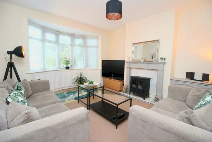 2 Bedroom Flat To Rent In Heaton Park View, Newcastle Upon Tyne, NE6